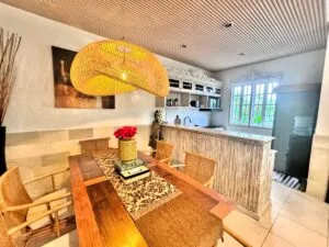 Open-plan space for family meals and gatherings in Villa Carissa